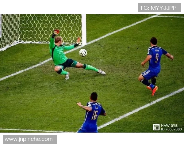 足球明星钟俊的辉煌职业生涯与成就简介